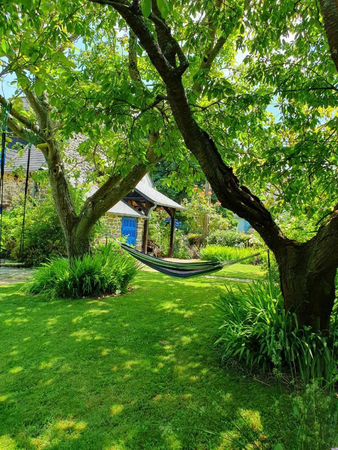 Maison En Pierre Dans Son Nid De Verdure Roz-Landrieux Exterior foto